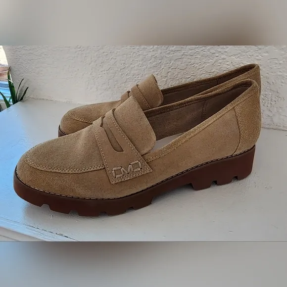 Women's Vionic Cheryl II Tan Suede Penny Loafer Size 7