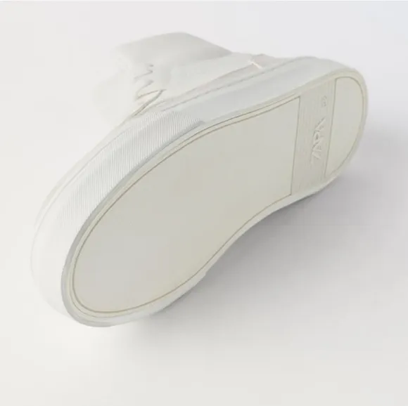 ZARA KIDS WHITE SNEAKERS SIZE 2