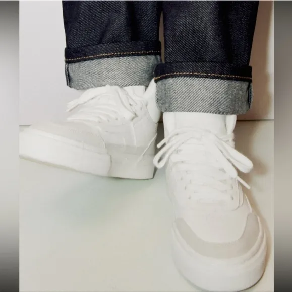 ZARA KIDS WHITE SNEAKERS SIZE 2