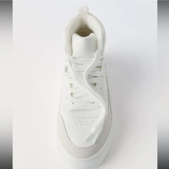 ZARA KIDS WHITE SNEAKERS SIZE 2