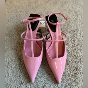 ZARA STRAPPY SLINGBACKS - SIZE 7.5 or 38 - BRAND NEW WITH TAG